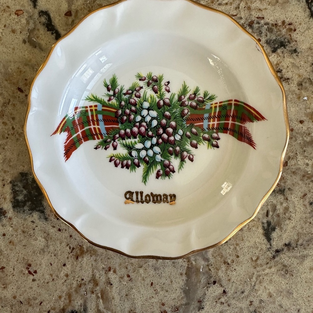 Alloway Decorative Plate with Festive Design